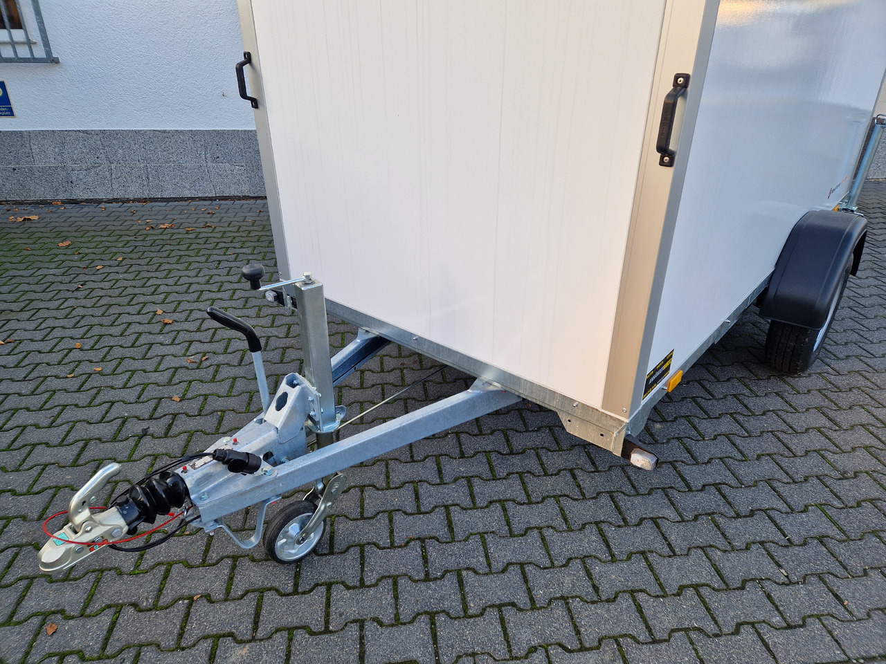 Saris Koffer GO 306 154 180 1500 1 306x154x180cm GFK weiß (M) 1500kg - Remorque fourgon: photos 2 Saris Koffer GO 306 154 180 1500 1 306x154x180cm GFK weiß (M) 1500kg - Remorque fourgon: photos 2