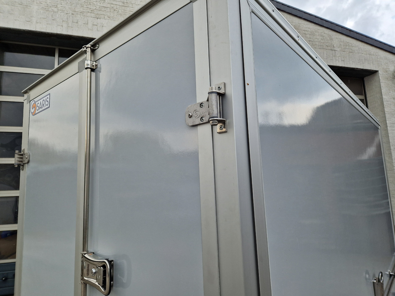 Remorque fourgon Saris Koffer GO 306 154 180 2000 2 306x154x180cm GFK grau Seitenklappe (M) 2000kg Modell 2024: photos 16