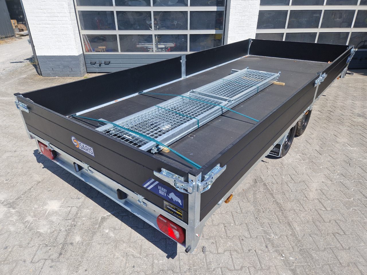 Saris PL HD 506 204 3500 2 506x204x35cm heavy duty black LED Licht (XXL) 3500kg - Remorque plateau: photos 4 Saris PL HD 506 204 3500 2 506x204x35cm heavy duty black LED Licht (XXL) 3500kg - Remorque plateau: photos 4