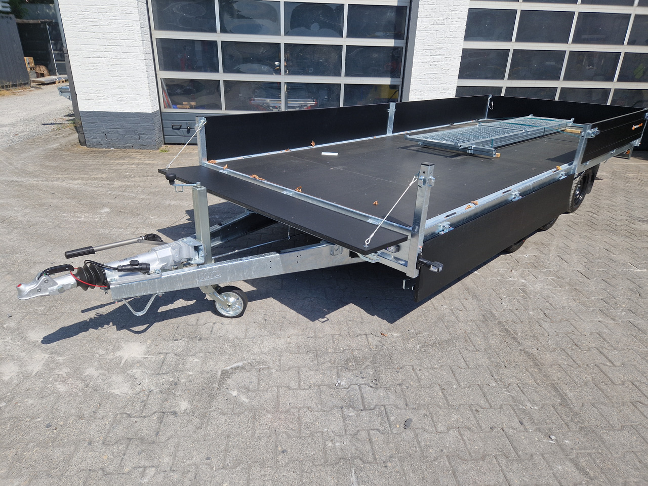 Saris PL HD 506 204 3500 3 506x204x35cm heavy duty black LED Licht Tridem (XXL) 3500kg - Remorque plateau: photos 4 Saris PL HD 506 204 3500 3 506x204x35cm heavy duty black LED Licht Tridem (XXL) 3500kg - Remorque plateau: photos 4