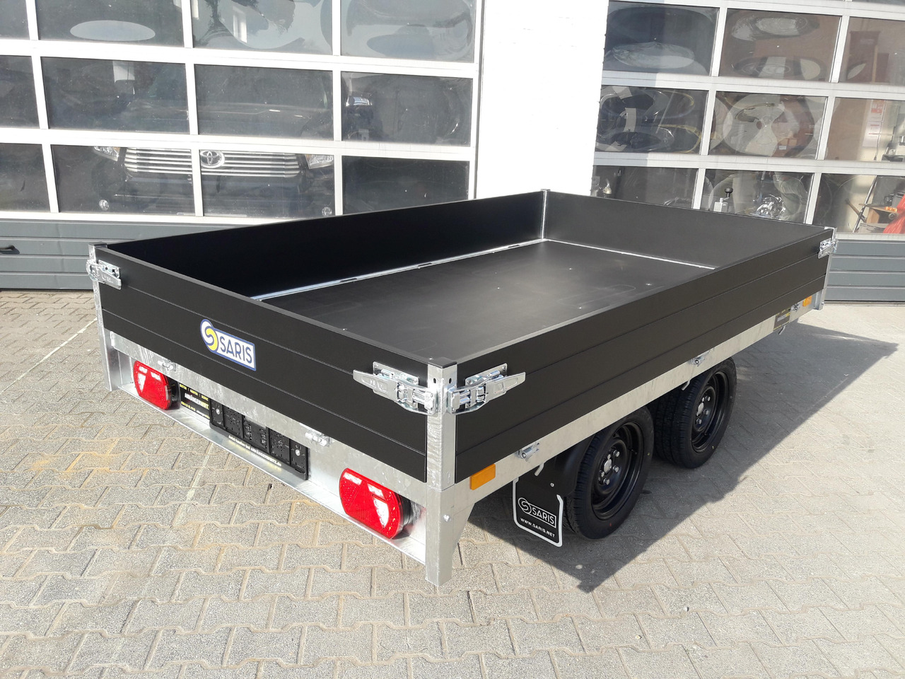 Saris PL276 170 2000 2 276x170x30cm black Edition LED Beleuchtung 13" (S) 2000kg - Remorque plateau: photos 5 Saris PL276 170 2000 2 276x170x30cm black Edition LED Beleuchtung 13" (S) 2000kg - Remorque plateau: photos 5