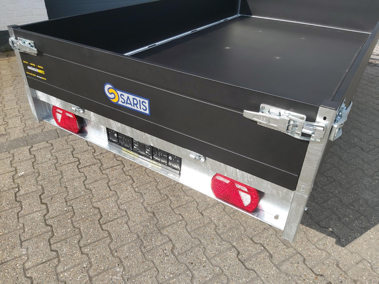 Saris PL306 170 2700 2 306x170x30cm black Edition LED Beleuchtung H Gestell 13" (M) 2700kg - Remorque plateau: photos 2 Saris PL306 170 2700 2 306x170x30cm black Edition LED Beleuchtung H Gestell 13" (M) 2700kg - Remorque plateau: photos 2
