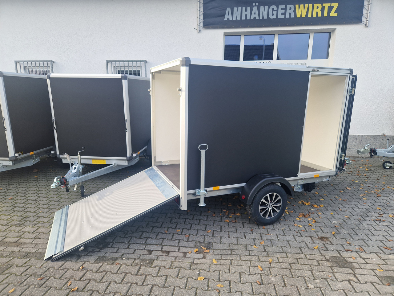 Variant C1315 C2 Edition black 258x148x157cm Aluf. Heckrampe Seitentür 1350kg 100 km/H black deal - Remorque pour moto: photos 2 Variant C1315 C2 Edition black 258x148x157cm Aluf. Heckrampe Seitentür 1350kg 100 km/H black deal - Remorque pour moto: photos 2