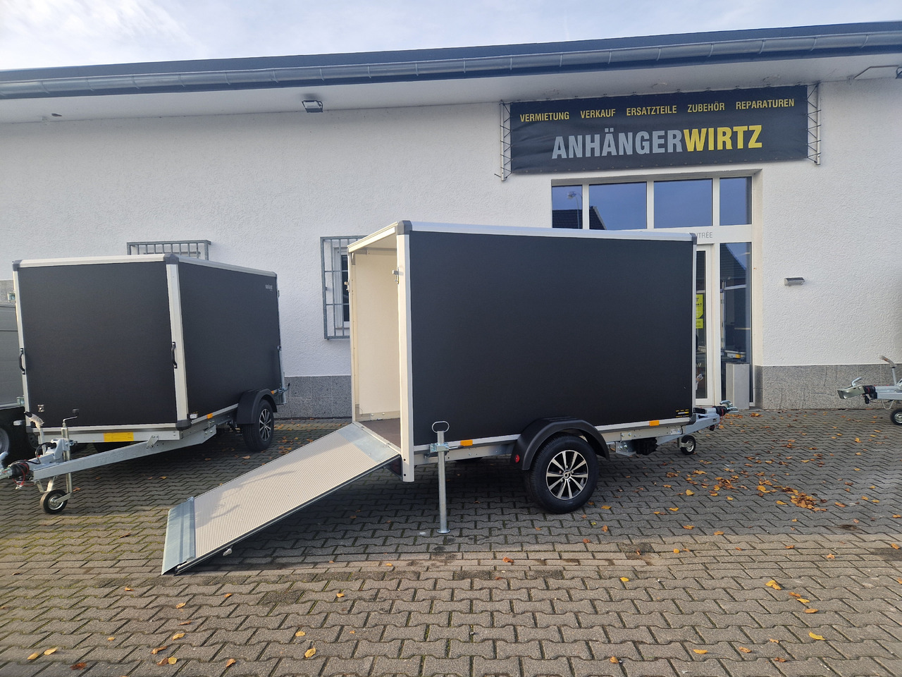Variant C1315 C2 Edition black 258x148x157cm Alufelgen Heckrampe 1350kg 100km/H black deal - Remorque pour moto: photos 2 Variant C1315 C2 Edition black 258x148x157cm Alufelgen Heckrampe 1350kg 100km/H black deal - Remorque pour moto: photos 2