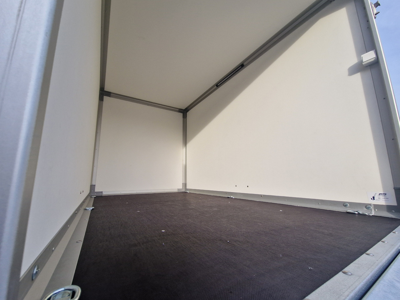 Variant C1315 C2 Edition black 258x148x157cm Alufelgen Heckrampe 1350kg 100km/H black deal - Remorque pour moto: photos 5 Variant C1315 C2 Edition black 258x148x157cm Alufelgen Heckrampe 1350kg 100km/H black deal - Remorque pour moto: photos 5