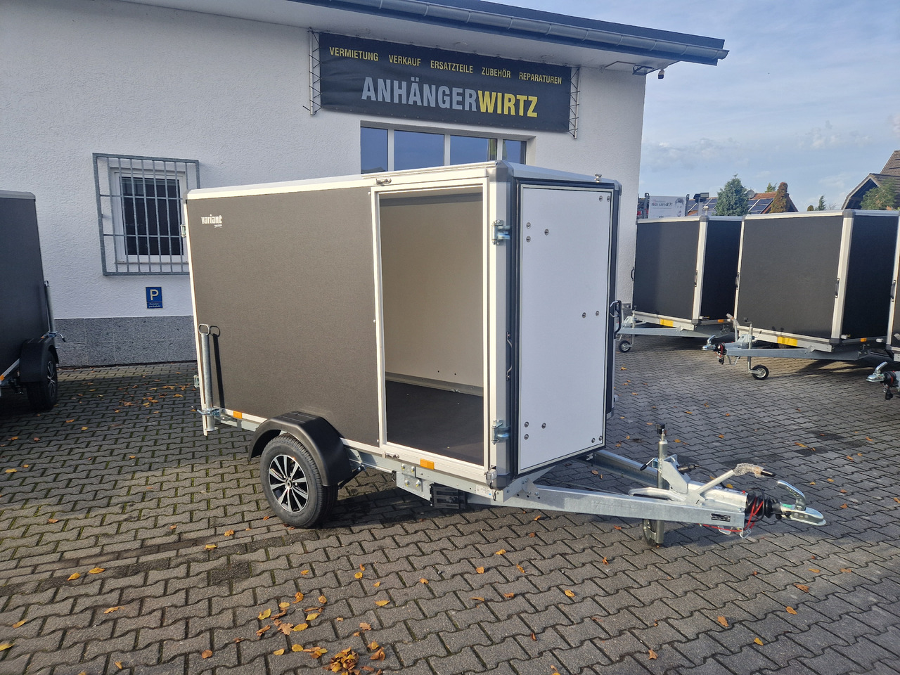 Variant C1315 C2 Edition black 258x148x157cm Alufelgen Seitentür 1350kg 100km/H black deal - Remorque fourgon: photos 1 Variant C1315 C2 Edition black 258x148x157cm Alufelgen Seitentür 1350kg 100km/H black deal - Remorque fourgon: photos 1