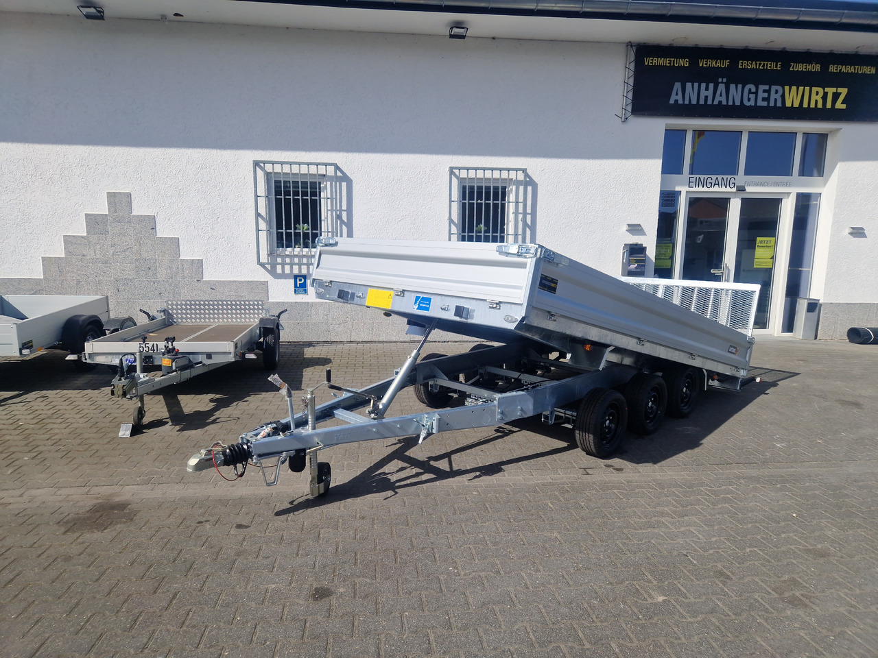 Variant Maschinentransporter 3543 UX Maxi Load LED Tridem Parabelfederung 3500kg - Remorque benne: photos 1 Variant Maschinentransporter 3543 UX Maxi Load LED Tridem Parabelfederung 3500kg - Remorque benne: photos 1