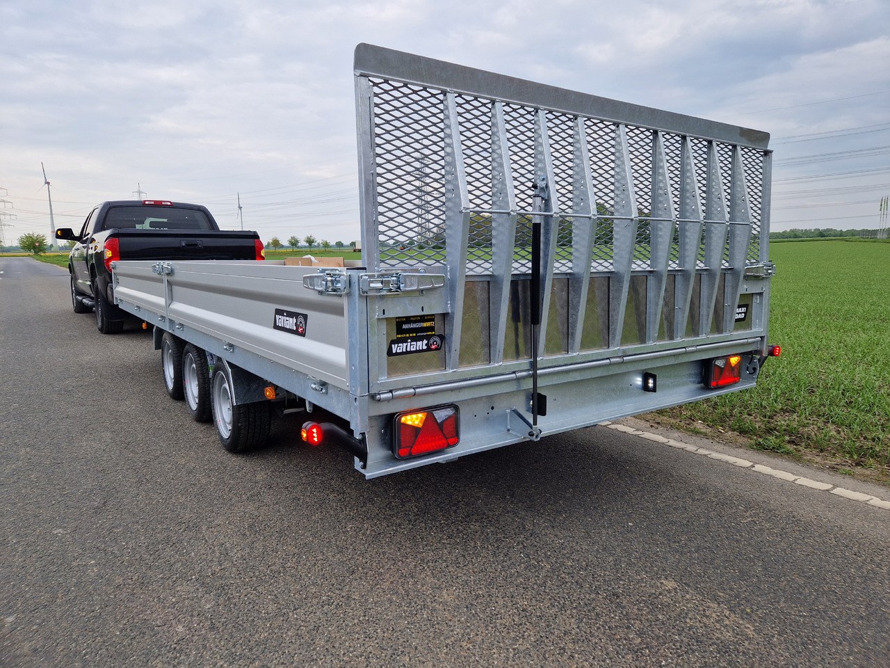 Variant Maschinentransporter 3553 UX Maxi Load LED Tridem Parabelfeder 3500kg Modell 2024 - Remorque benne: photos 3 Variant Maschinentransporter 3553 UX Maxi Load LED Tridem Parabelfeder 3500kg Modell 2024 - Remorque benne: photos 3