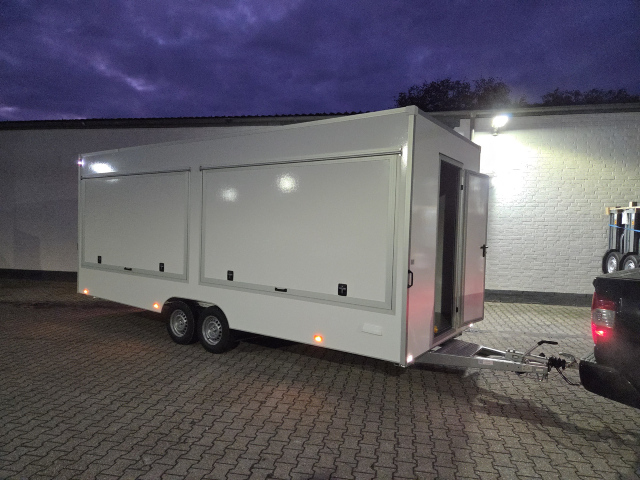 Verkaufsanhänger VKH 623 220 aero retro 620x220x230cm 230V Licht 3000kg - Remorque magasin: photos 3 Verkaufsanhänger VKH 623 220 aero retro 620x220x230cm 230V Licht 3000kg - Remorque magasin: photos 3