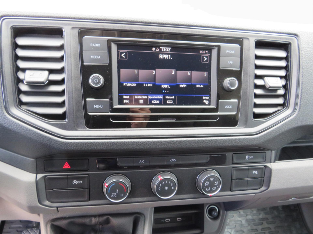 VOLKSWAGEN Crafter 35 L4H3 Doka Kasten Klima AHK Navi ZV - Fourgon utilitaire, Utilitaire double cabine: photos 4 VOLKSWAGEN Crafter 35 L4H3 Doka Kasten Klima AHK Navi ZV - Fourgon utilitaire, Utilitaire double cabine: photos 4