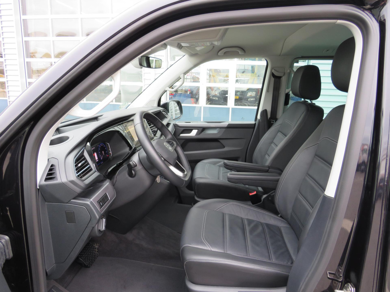 VOLKSWAGEN T6.1 Multivan Comfortline Edition Court Bluetooth - Voiture: photos 2 VOLKSWAGEN T6.1 Multivan Comfortline Edition Court Bluetooth - Voiture: photos 2