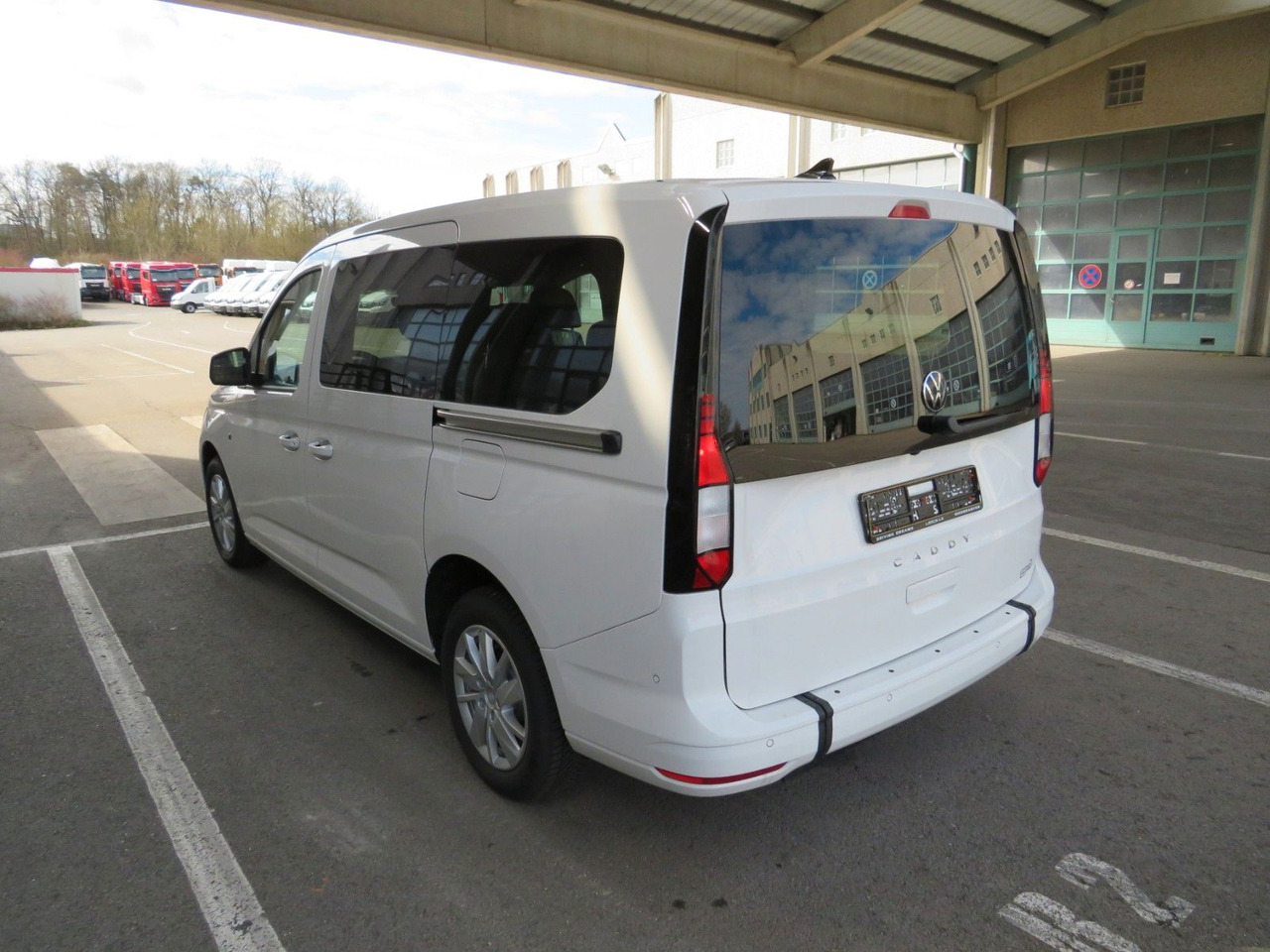Volkswagen Caddy Maxi 2.0 TDI Rollstuhlumbau Taxirampe - Voiture: photos 4 Volkswagen Caddy Maxi 2.0 TDI Rollstuhlumbau Taxirampe - Voiture: photos 4