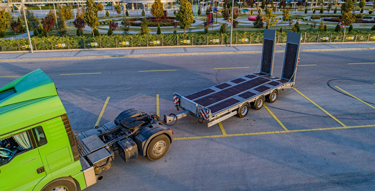 STU Boat Drawbar Trailer / Bateau ATTACHE Remorque - Remorque porte-engin surbaissée: photos 1 STU Boat Drawbar Trailer / Bateau ATTACHE Remorque - Remorque porte-engin surbaissée: photos 1