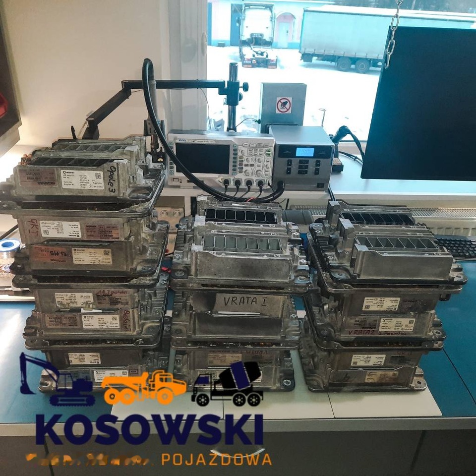 DOOSAN DX300 - Bloc de gestion pour Pelle sur chenille: photos 3 DOOSAN DX300 - Bloc de gestion pour Pelle sur chenille: photos 3