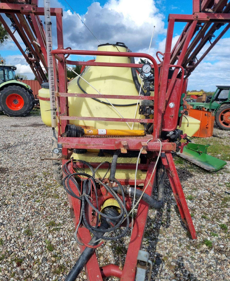 Hardi Commander 2600 - Pulvérisateur traîné: photos 2 Hardi Commander 2600 - Pulvérisateur traîné: photos 2