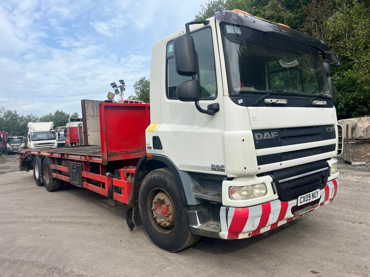 DAF 75 CF 310 - Camion plateau: photos 2 DAF 75 CF 310 - Camion plateau: photos 2