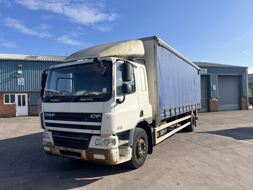 Daf 65CF 220 4x2 Curtain side - Camion à rideaux coulissants: photos 1 Daf 65CF 220 4x2 Curtain side - Camion à rideaux coulissants: photos 1