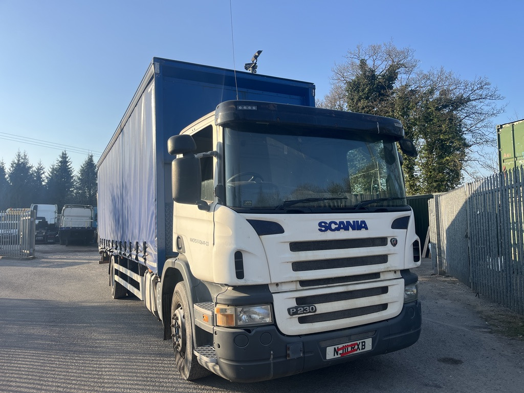 Scania P230 4x2 Curtain side - Camion à rideaux coulissants: photos 1 Scania P230 4x2 Curtain side - Camion à rideaux coulissants: photos 1