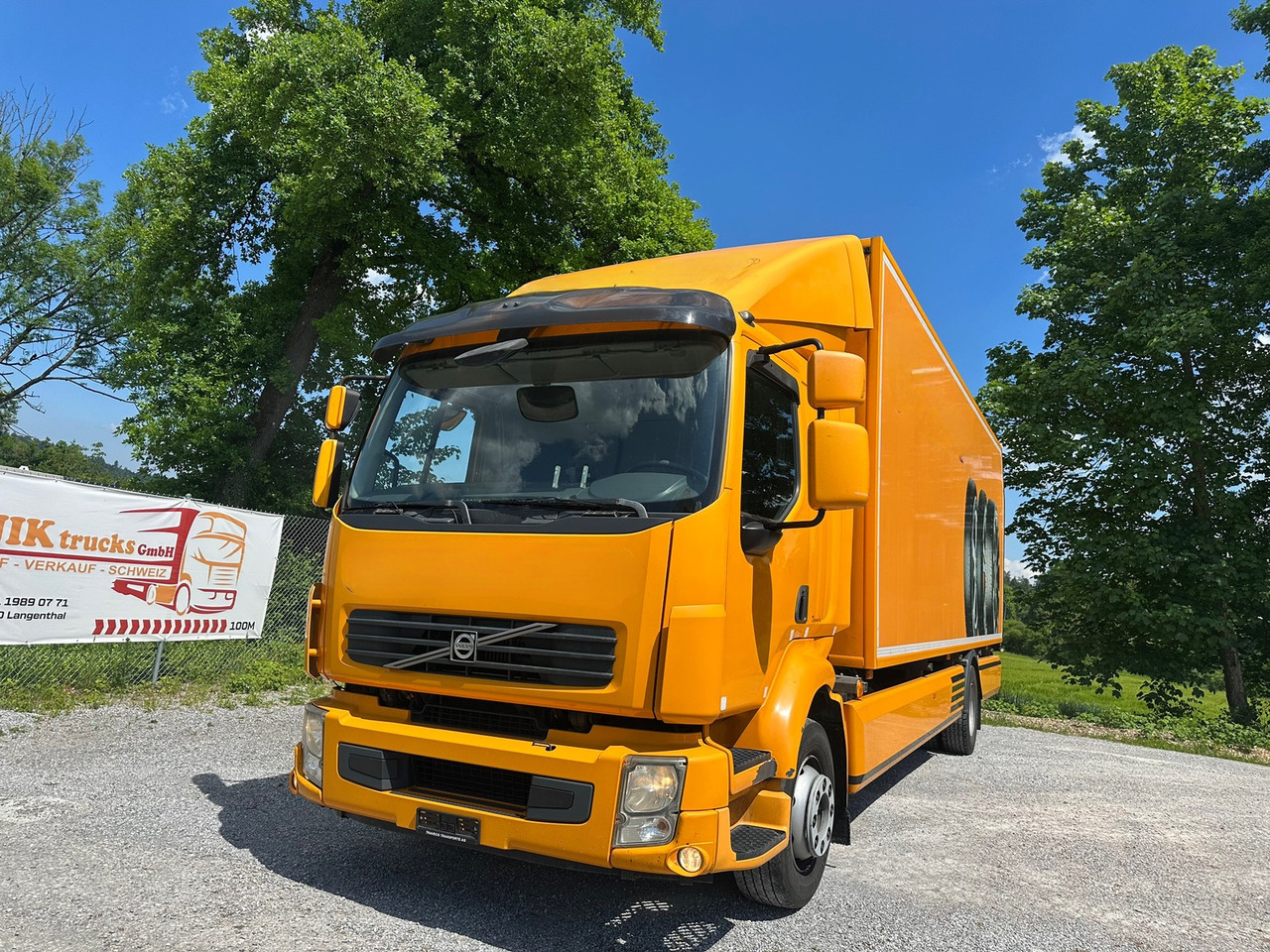 VOLVO FL 2404x2 - Camion fourgon: photos 1 VOLVO FL 2404x2 - Camion fourgon: photos 1