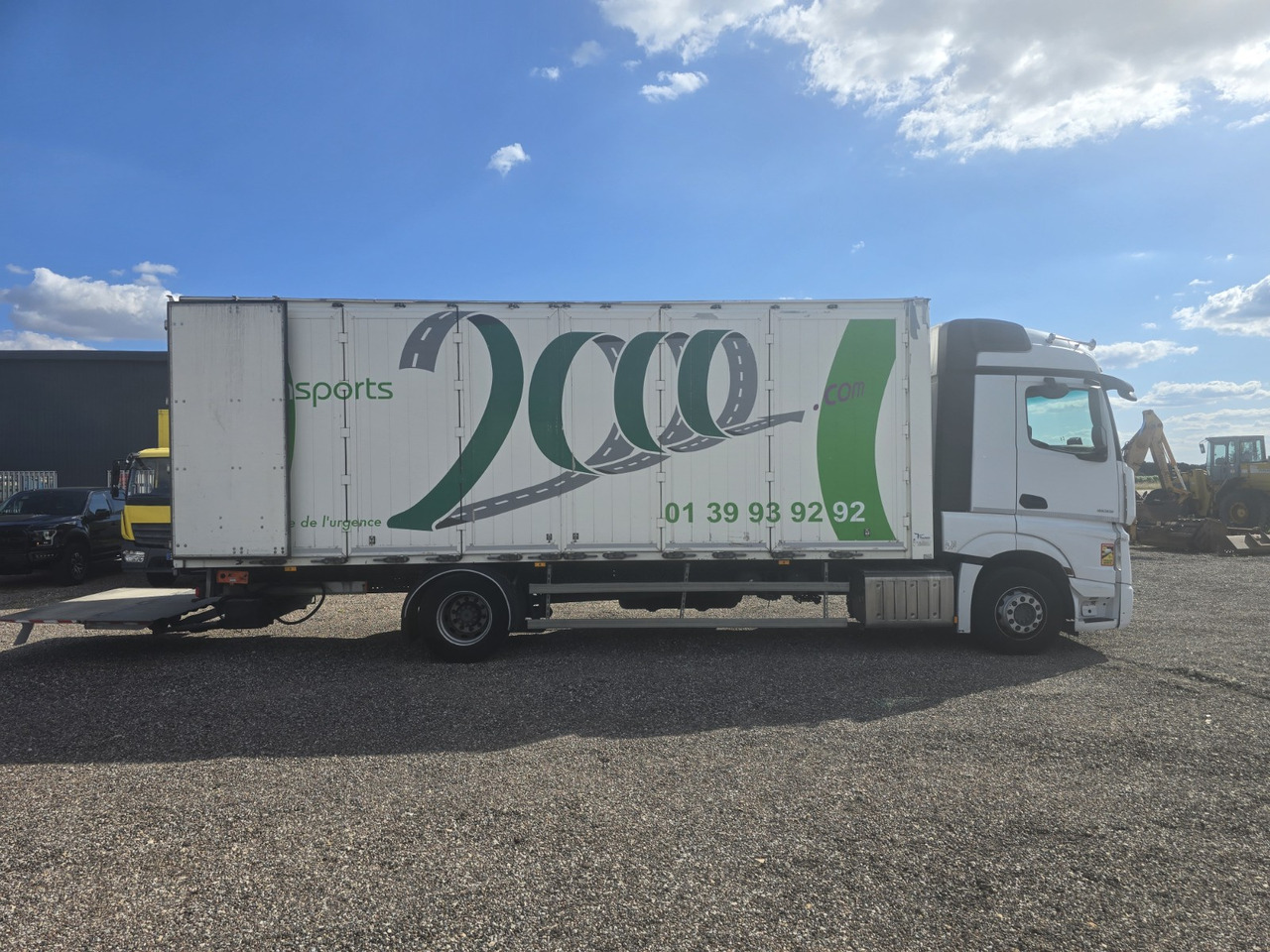 MERCEDES-BENZ 1833 - Camion fourgon: photos 2 MERCEDES-BENZ 1833 - Camion fourgon: photos 2