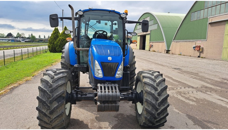 New Holland T 4.105 - Tracteur agricole: photos 2 New Holland T 4.105 - Tracteur agricole: photos 2