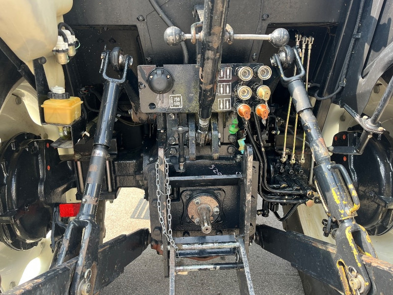 Tracteur agricole New Holland TD 90 D: photos 14 Tracteur agricole New Holland TD 90 D: photos 14