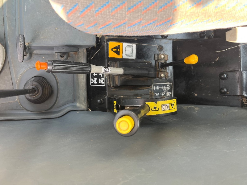 Tracteur agricole New Holland TD 90 D: photos 20 Tracteur agricole New Holland TD 90 D: photos 20