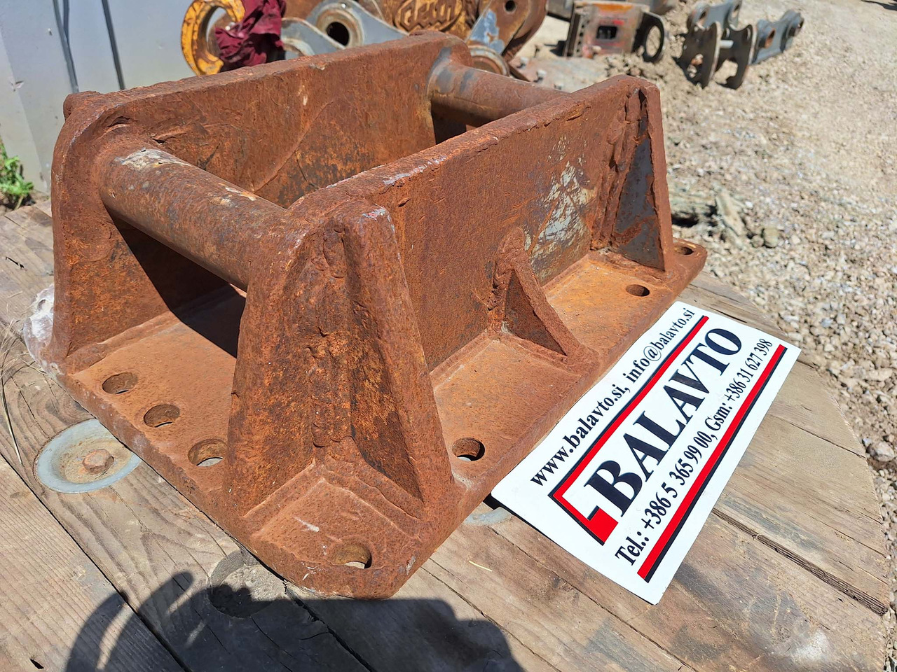 Attachment plate - Attache rapide pour Engins de chantier: photos 1 Attachment plate - Attache rapide pour Engins de chantier: photos 1