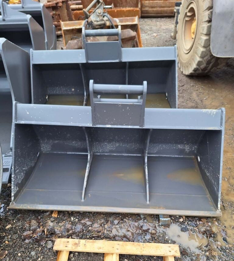 Balavto Slope bucket 1600 mm Volvo S60 - Godet: photos 1 Balavto Slope bucket 1600 mm Volvo S60 - Godet: photos 1