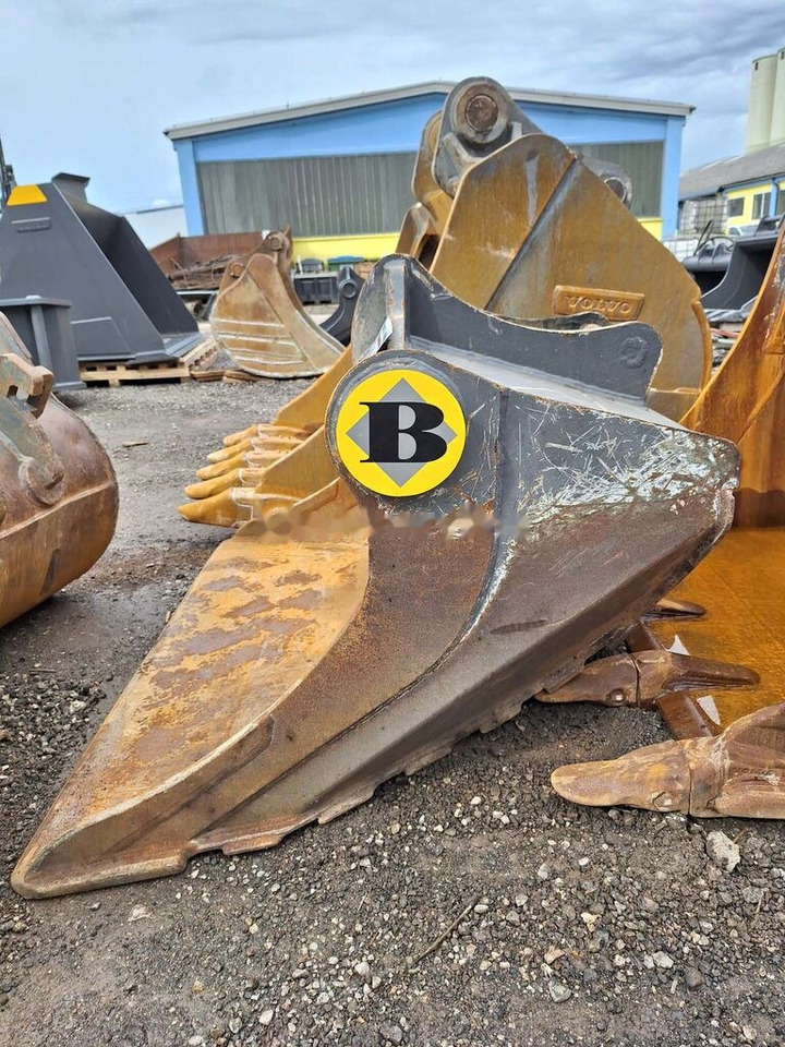 Balavto excavating planning bucket 1550 mm S60 - Godet pour pelle: photos 2 Balavto excavating planning bucket 1550 mm S60 - Godet pour pelle: photos 2
