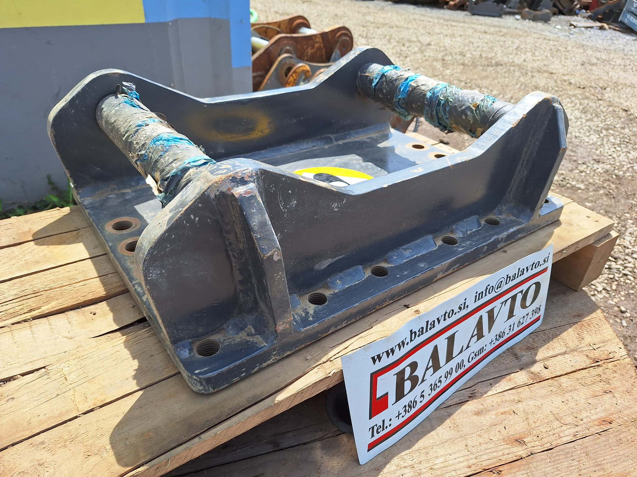 Breaker BAT140 attachment plate S60 - Attache rapide pour Engins de chantier: photos 1 Breaker BAT140 attachment plate S60 - Attache rapide pour Engins de chantier: photos 1
