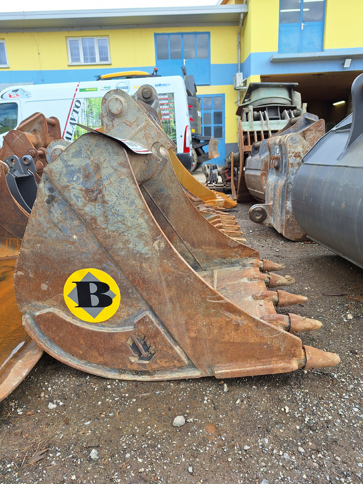 Int. equipment Verdun digging bucket 1000 mm - Godet pour pelle: photos 2 Int. equipment Verdun digging bucket 1000 mm - Godet pour pelle: photos 2