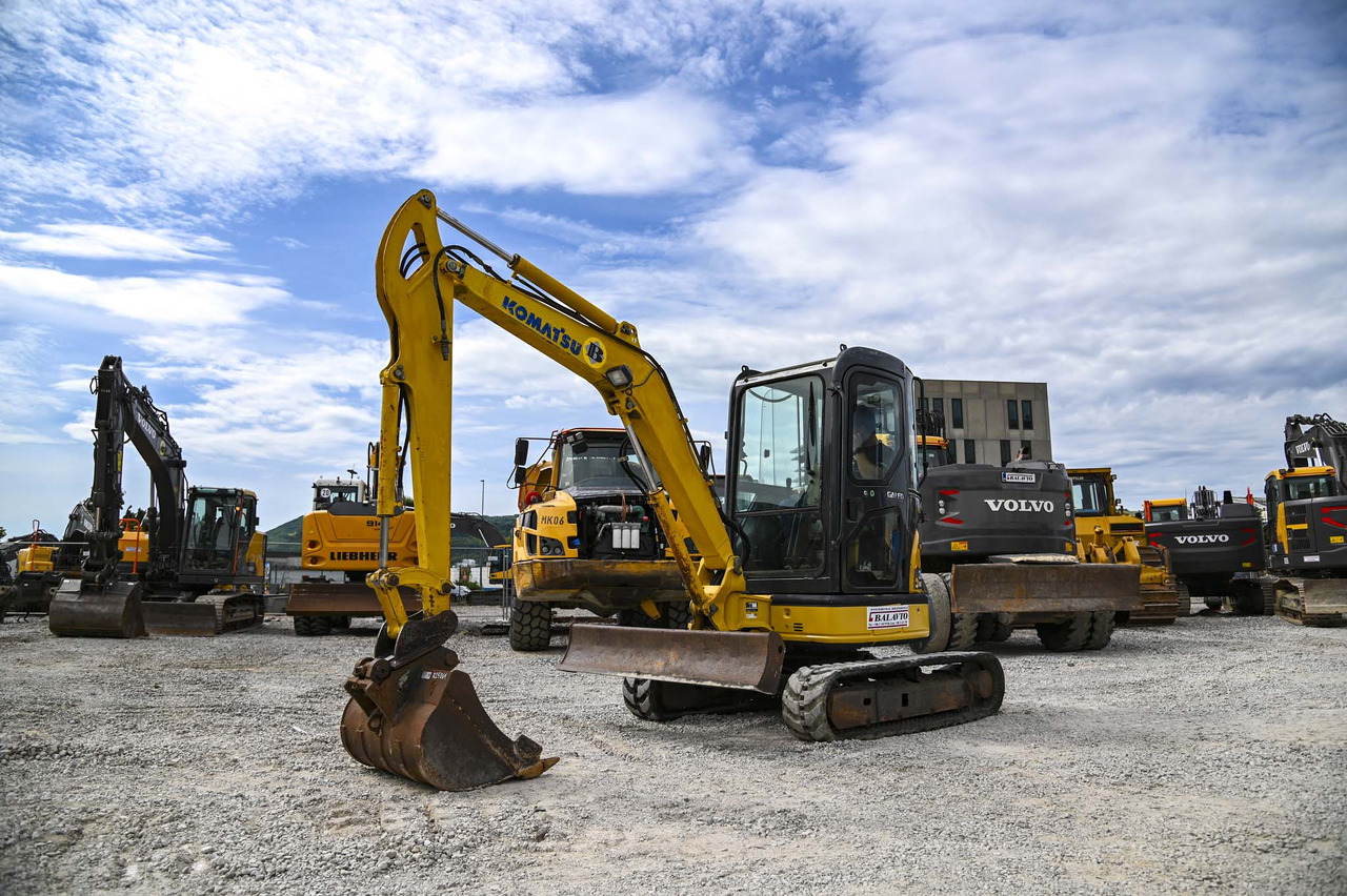Komatsu PC35MR-2 - Mini pelle: photos 1 Komatsu PC35MR-2 - Mini pelle: photos 1