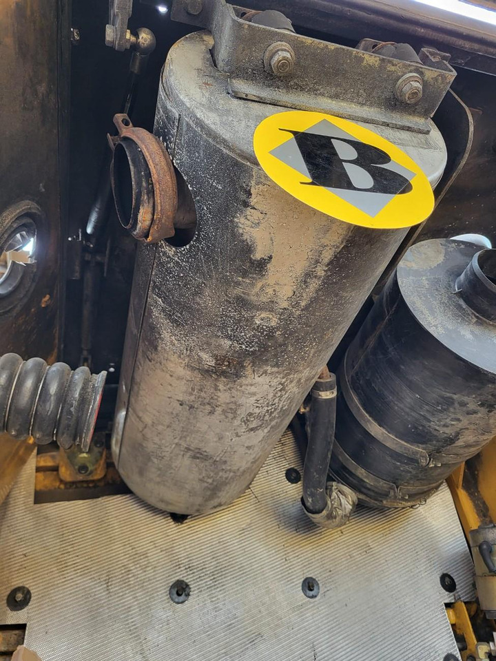 Volvo silencer - Pièces de rechange pour Chargeuse: photos 4 Volvo silencer - Pièces de rechange pour Chargeuse: photos 4