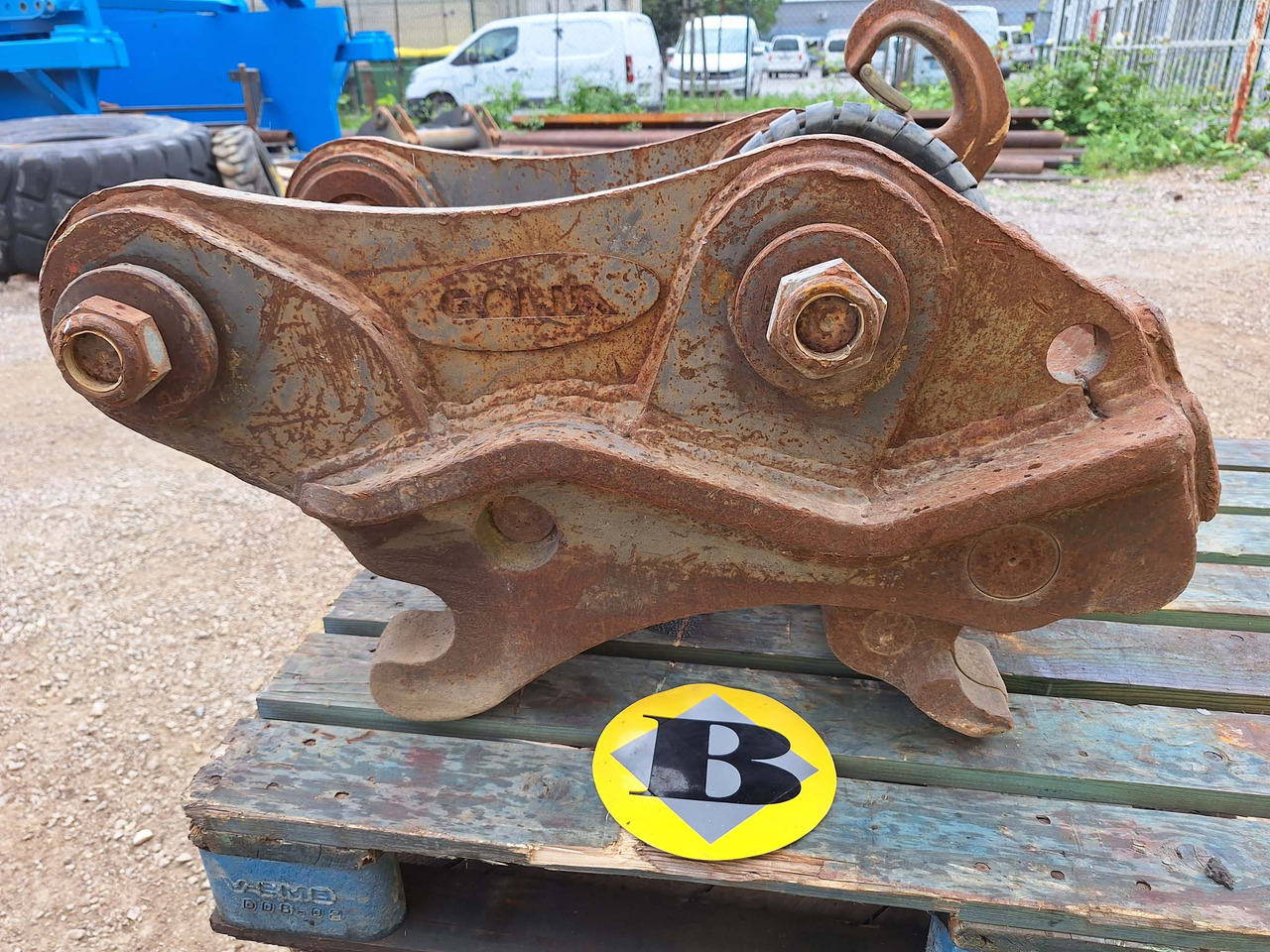 Quick coupler UNI 70 for 13-18 ton excavators - Attache rapide pour Engins de chantier: photos 5 Quick coupler UNI 70 for 13-18 ton excavators - Attache rapide pour Engins de chantier: photos 5