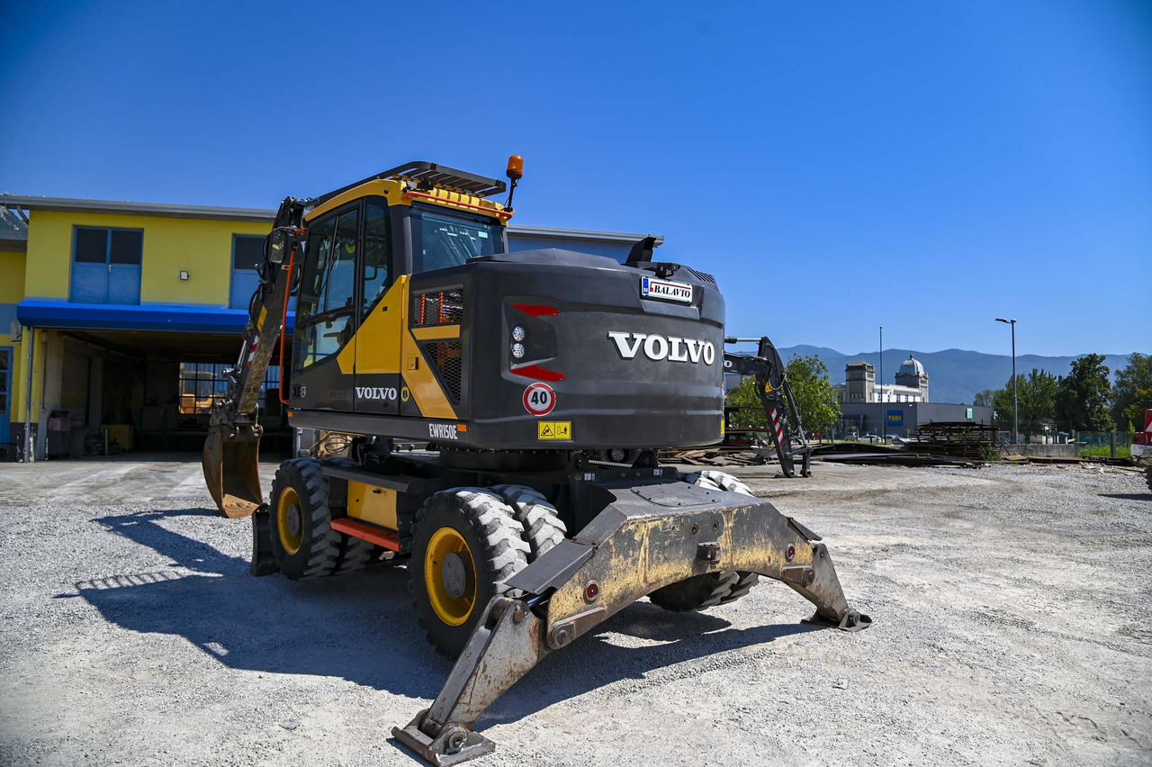 VOLVO EWR150E - Pelle sur pneus: photos 5 VOLVO EWR150E - Pelle sur pneus: photos 5