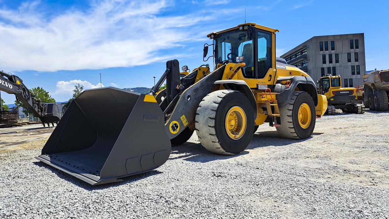 VOLVO L120H - Chargeuse sur pneus: photos 1 VOLVO L120H - Chargeuse sur pneus: photos 1