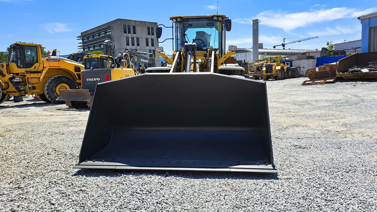 Chargeuse sur pneus VOLVO L120H: photos 12