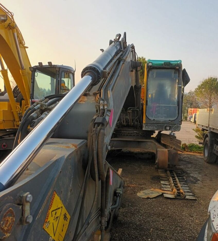 Pelle sur chenille Volvo EC210BNL: photos 7