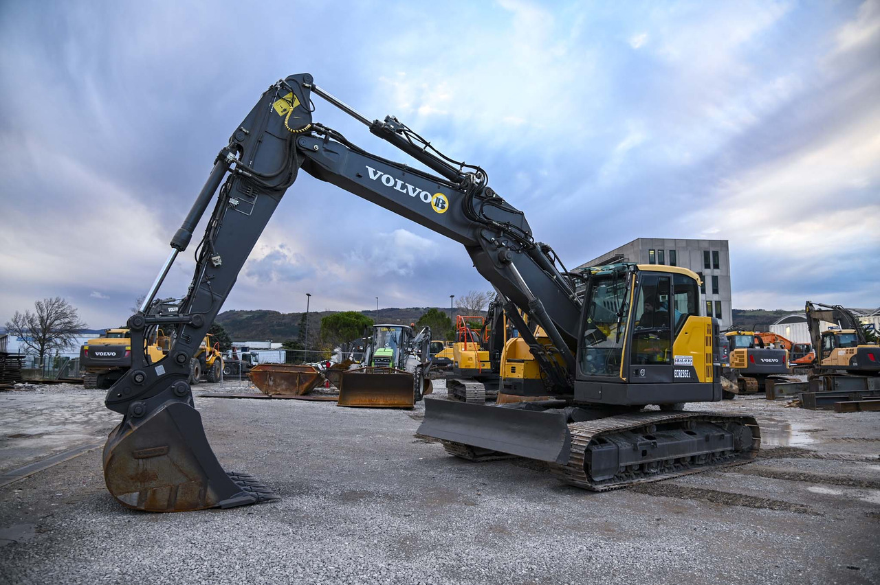 Volvo ECR235EL - Pelle sur chenille: photos 2 Volvo ECR235EL - Pelle sur chenille: photos 2