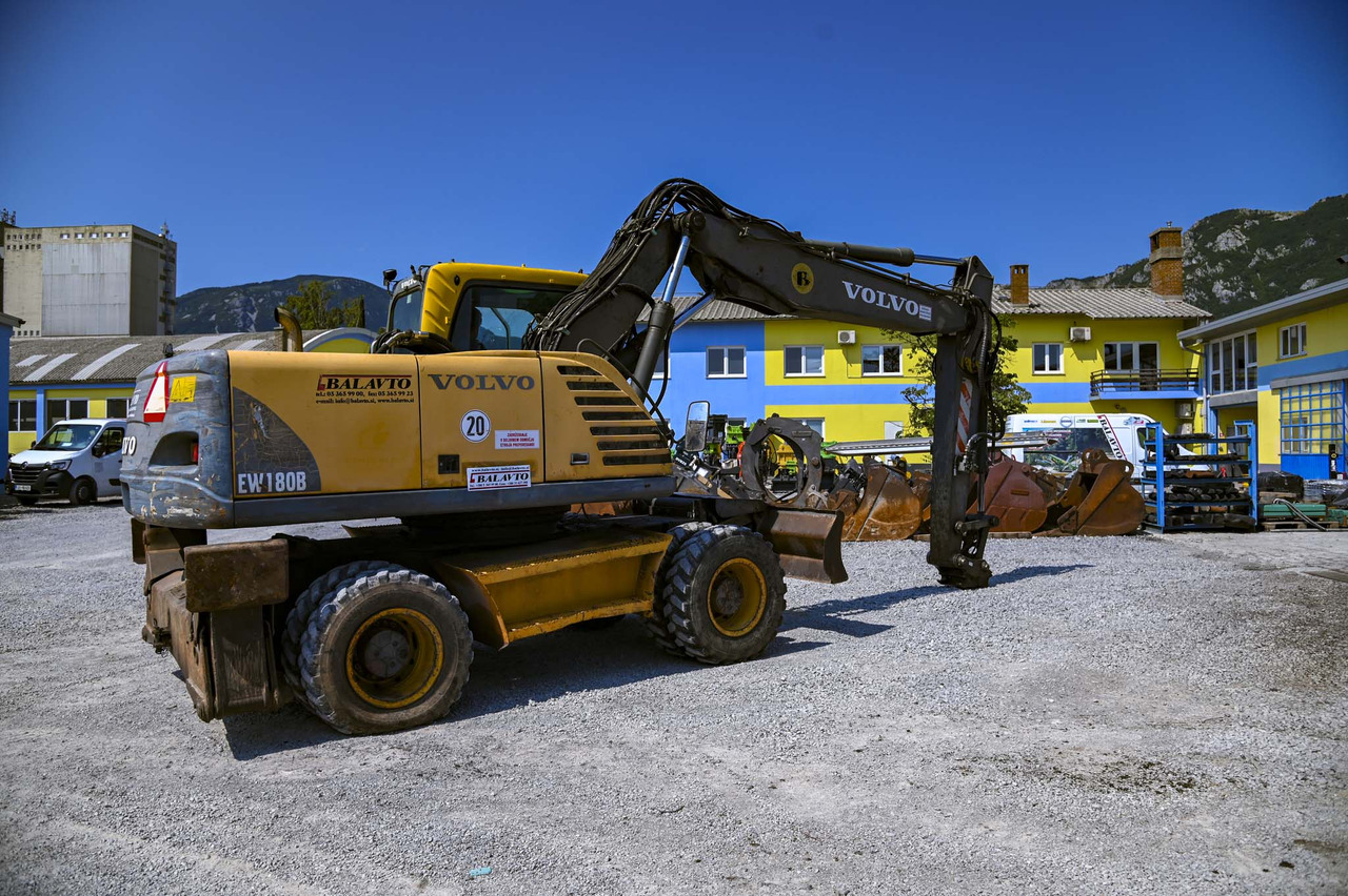 Volvo EW180B - Pelle sur pneus: photos 5 Volvo EW180B - Pelle sur pneus: photos 5