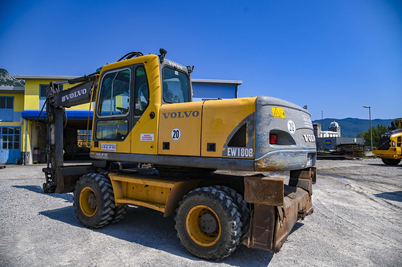 Volvo EW180B - Pelle sur pneus: photos 3 Volvo EW180B - Pelle sur pneus: photos 3