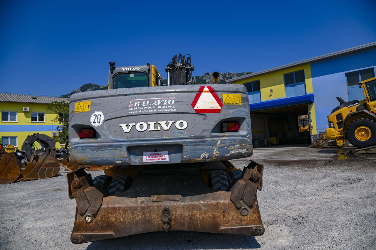 Volvo EW180B - Pelle sur pneus: photos 4 Volvo EW180B - Pelle sur pneus: photos 4