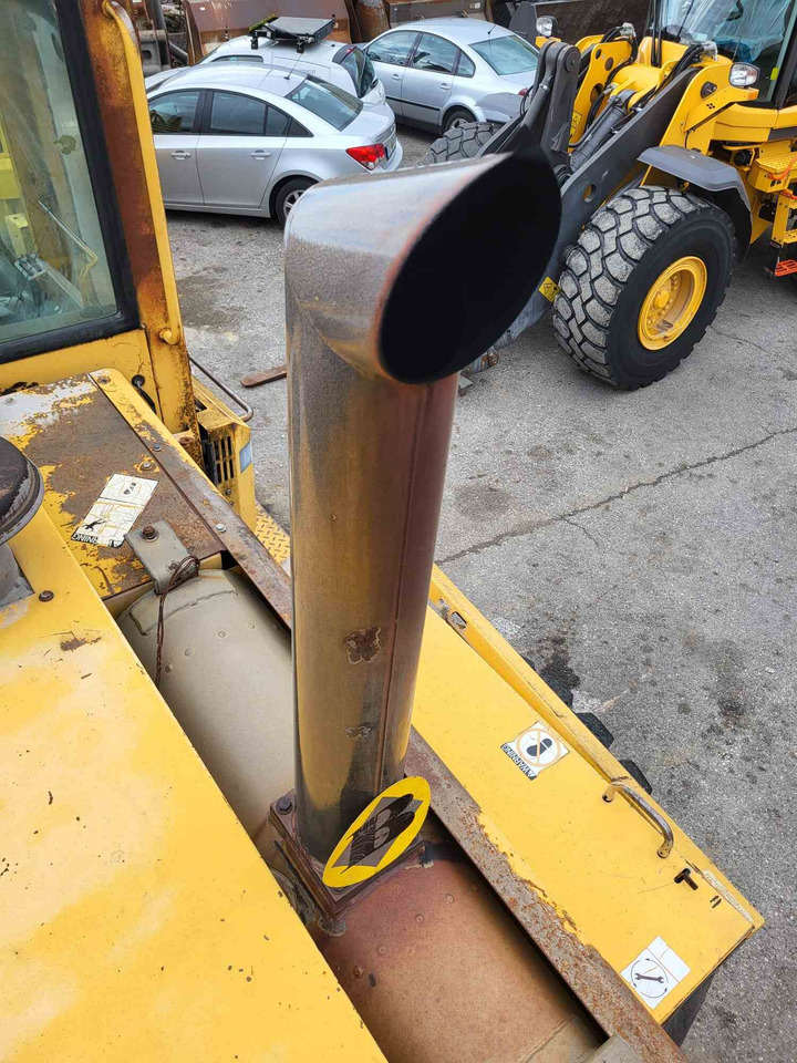 Volvo exhaust pipe - Tube d'echappement pour Chargeuse: photos 2 Volvo exhaust pipe - Tube d'echappement pour Chargeuse: photos 2