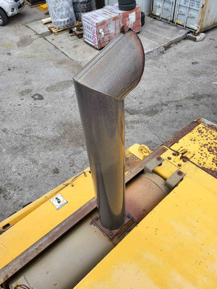 Volvo exhaust pipe - Tube d'echappement pour Chargeuse: photos 3 Volvo exhaust pipe - Tube d'echappement pour Chargeuse: photos 3