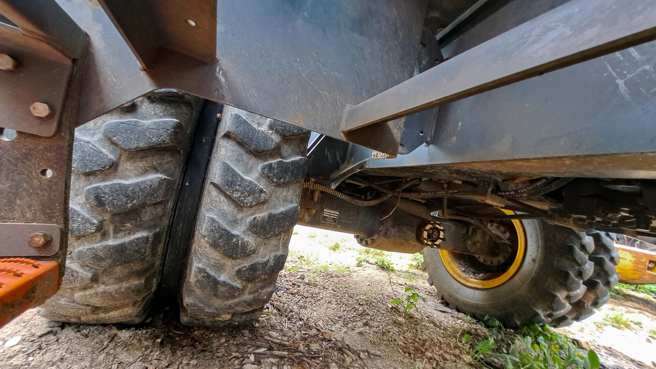 Volvo front axle 14693936 for Volvo EWR150E, EW180E, EWR170E, EW200E MH, EW160E - Essieu avant pour Pelle: photos 1 Volvo front axle 14693936 for Volvo EWR150E, EW180E, EWR170E, EW200E MH, EW160E - Essieu avant pour Pelle: photos 1