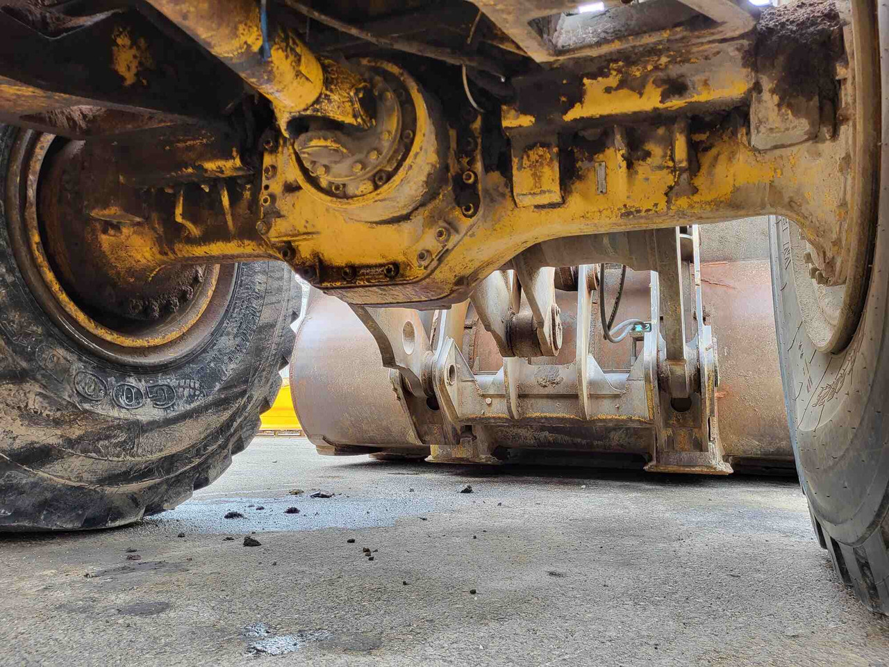 Volvo front axle - Essieu avant pour Chargeuse: photos 2 Volvo front axle - Essieu avant pour Chargeuse: photos 2