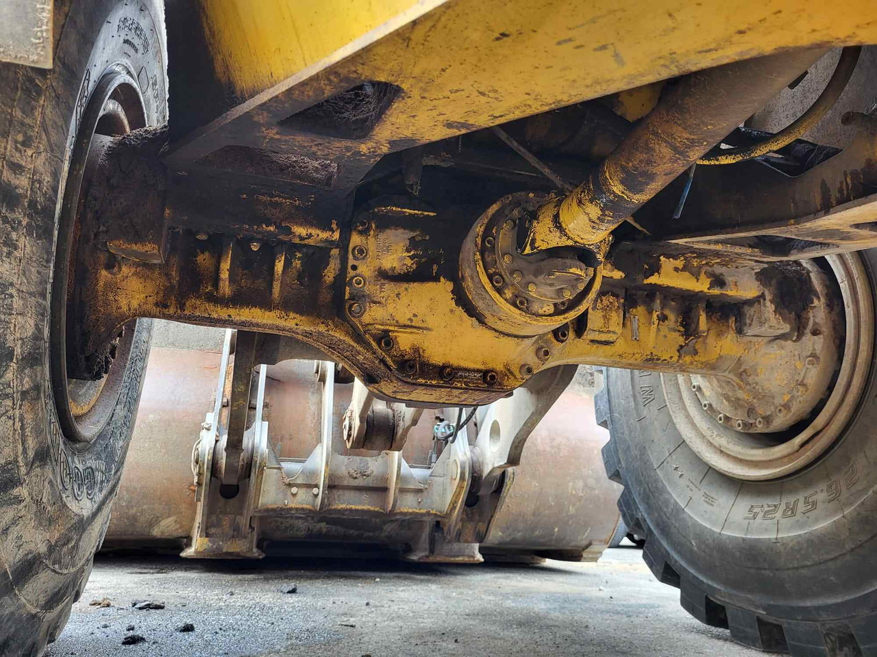 Volvo front axle - Essieu avant pour Chargeuse: photos 1 Volvo front axle - Essieu avant pour Chargeuse: photos 1