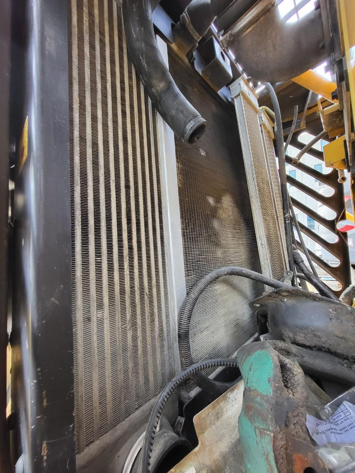 Volvo radiator - Radiateur pour Chargeuse: photos 2 Volvo radiator - Radiateur pour Chargeuse: photos 2