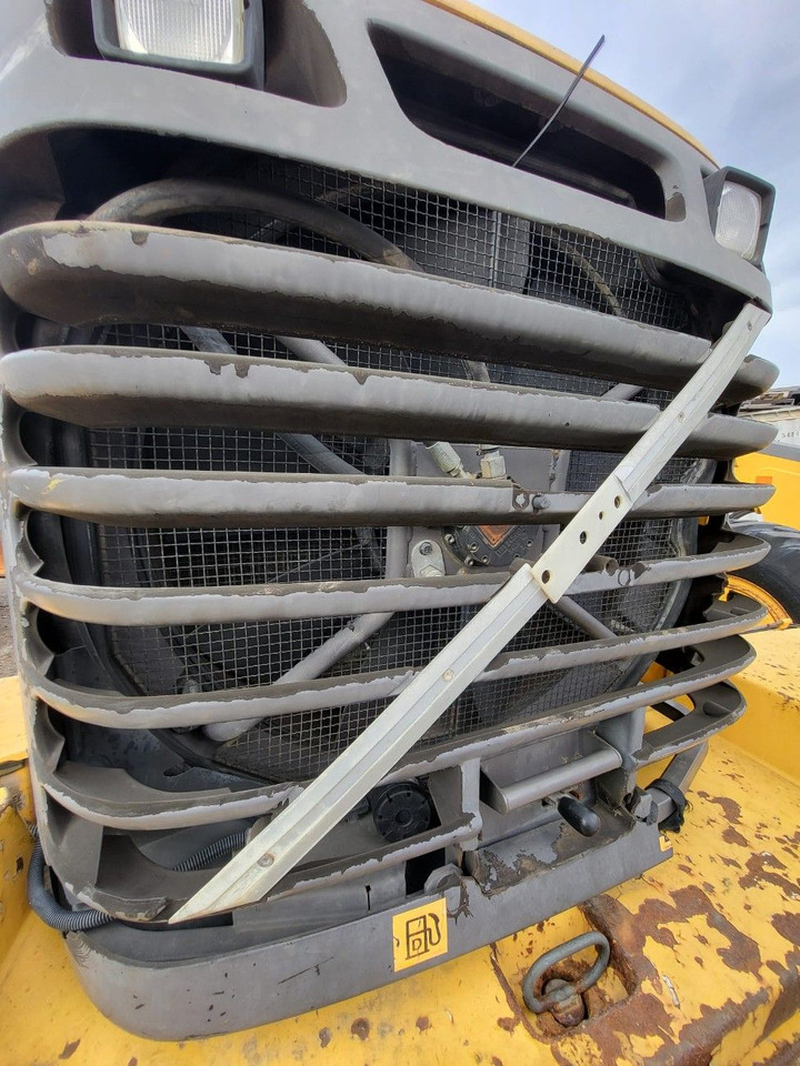 Volvo radiator - Radiateur pour Chargeuse: photos 1 Volvo radiator - Radiateur pour Chargeuse: photos 1